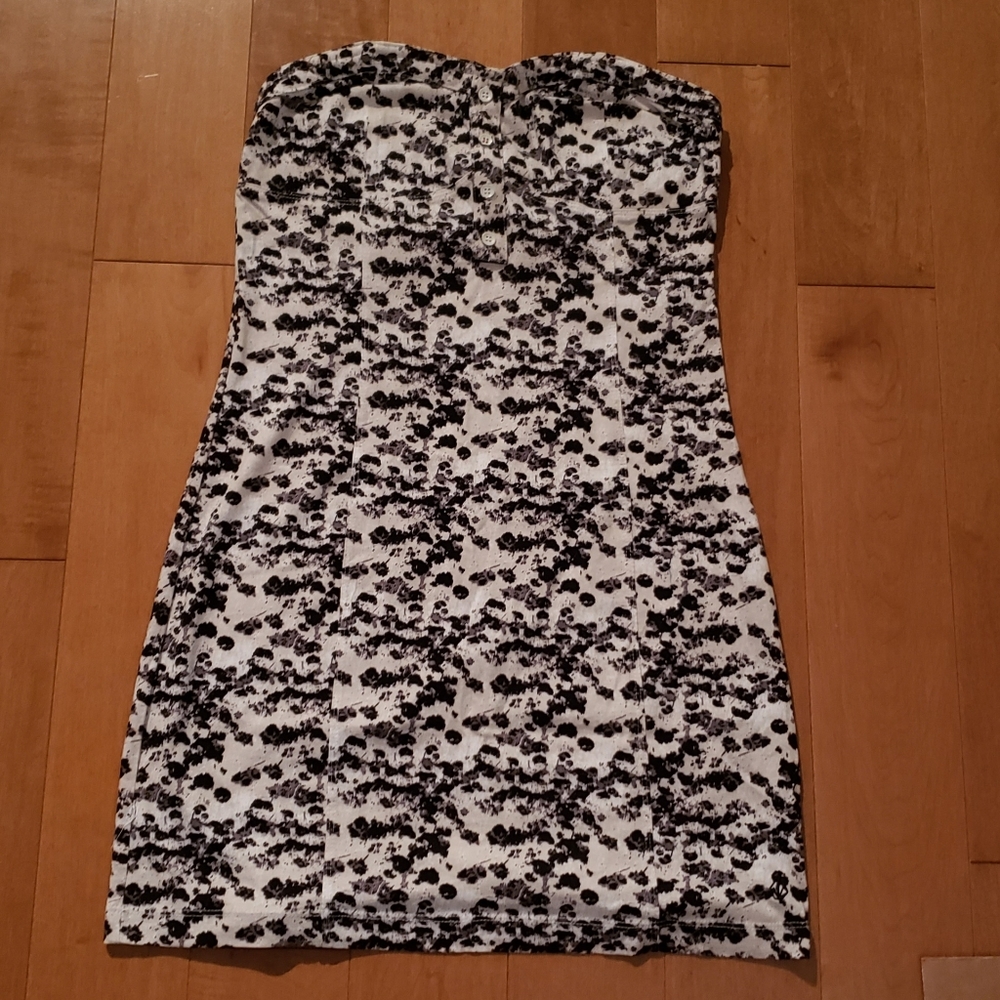 Fitted patterned dress